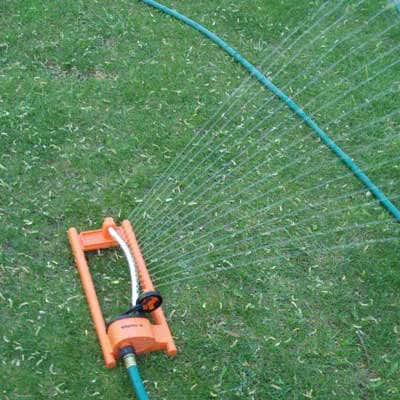 aspersor-oscilatorio-para-jardin-19563-thumb-1