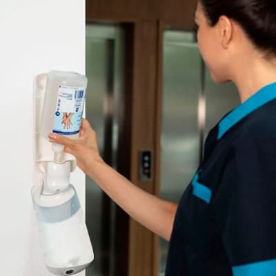 jabon-para-manos-sanitizante-en-gel-s1-400016-39608-thumb-1