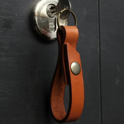 correa-de-cuero-con-clip-para-cinturon-39721-thumb-1