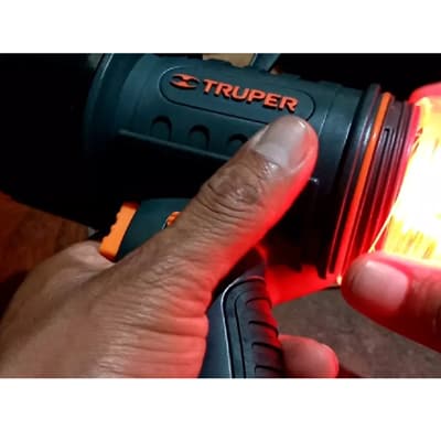 linterna-recargable-led-de-900-lm-38716-thumb-1